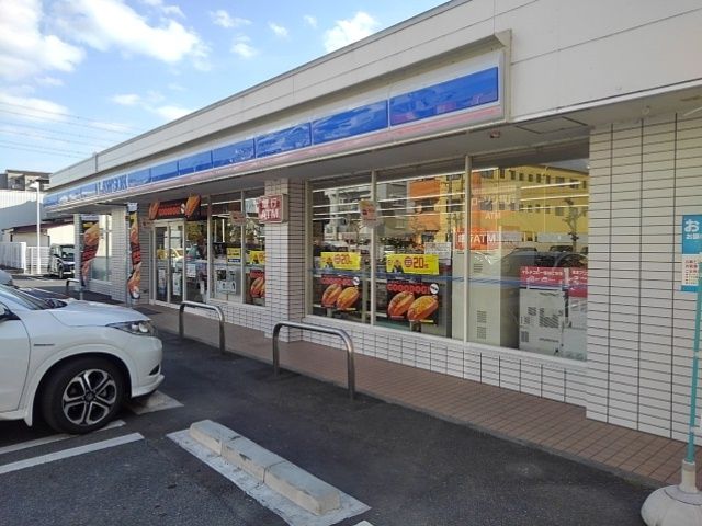 近くのコンビニまで720m（徒歩9分）