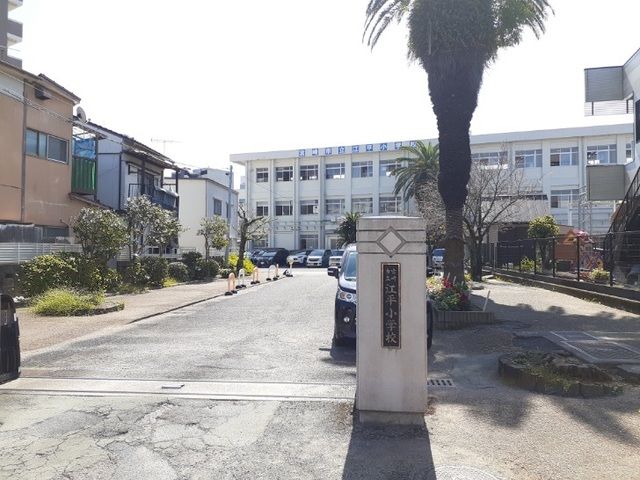 近くの宮崎市立江平小学校まで450m（徒歩6分）