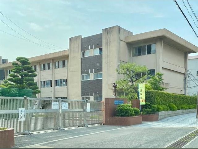 近くの海田小学校まで750m（徒歩10分）