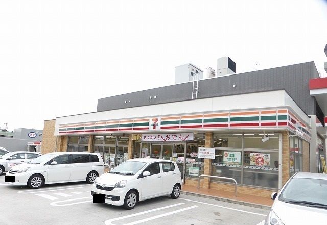 近くのコンビニまで190m（徒歩3分）