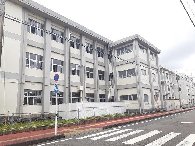 近くの宮崎市立清武小学校まで700m(徒歩9分)