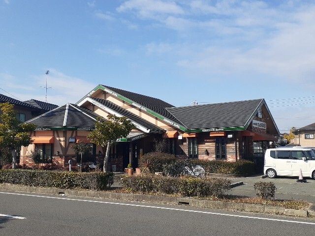近くの飲食店まで800m（徒歩10分）