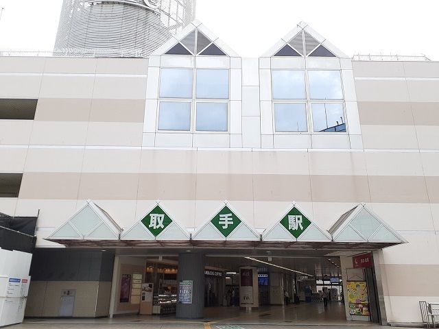 近くのJR常磐線取手駅まで1,990m（徒歩25分）