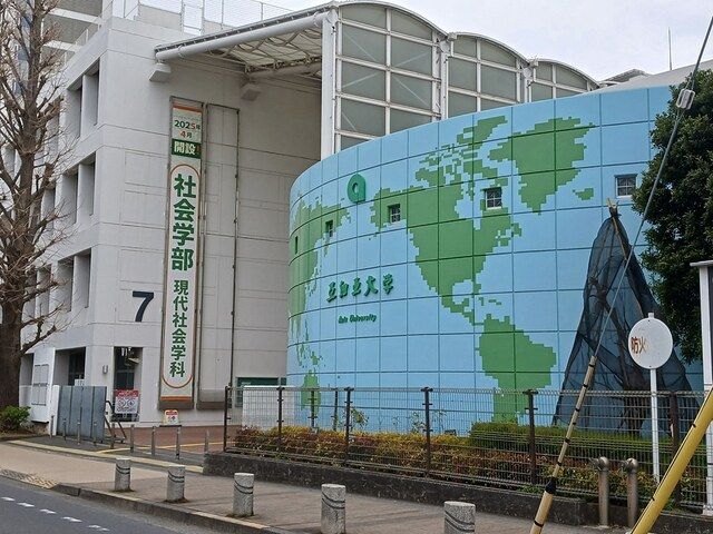 近くの大学・短大まで991m（徒歩13分）
