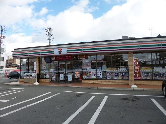 近くのセブンイレブン　小木３丁目店まで320m（徒歩4分）