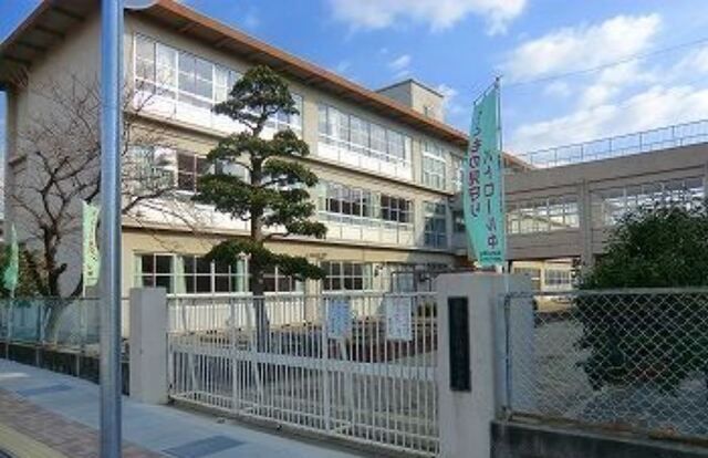 近くの小学校まで800m（徒歩10分）