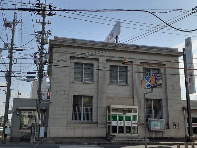 近くの銀行まで1,600m（徒歩20分）