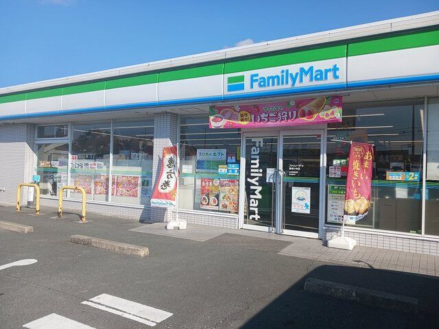 近くのコンビニまで550m（徒歩7分）