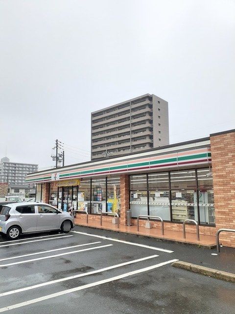 近くのコンビニまで350m（徒歩5分）