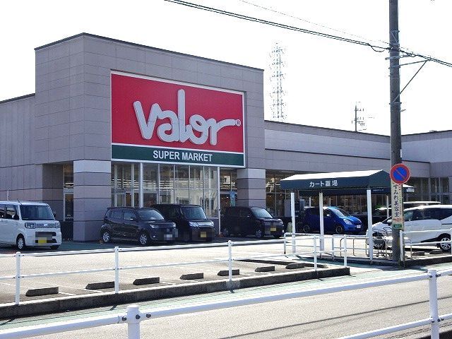 近くのスーパーまで550m（徒歩7分）