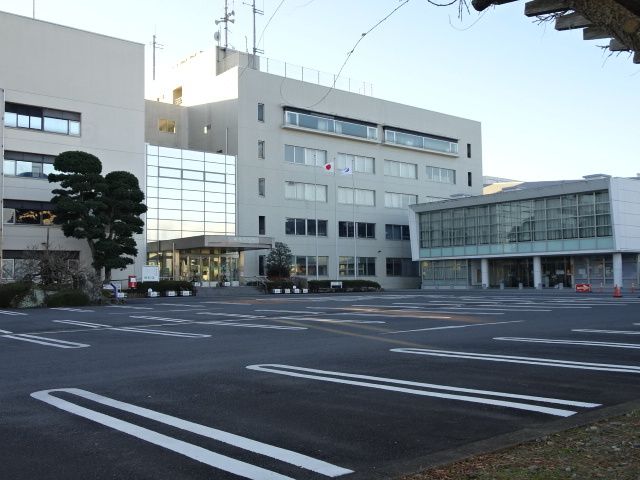 近くの役所まで1,600m（徒歩20分）