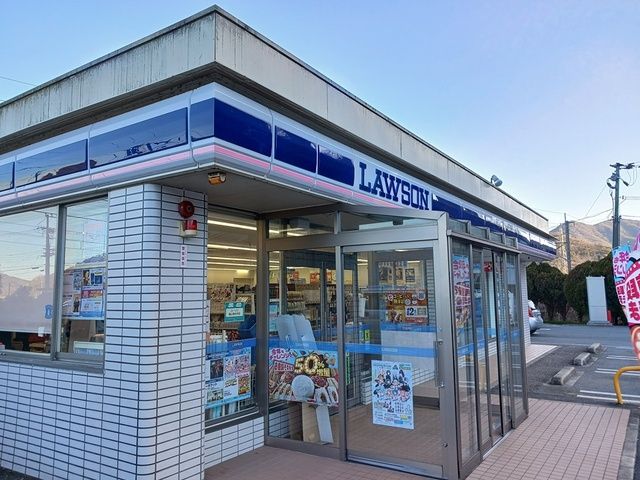 近くのローソン篠山野中店様まで325m（徒歩5分）