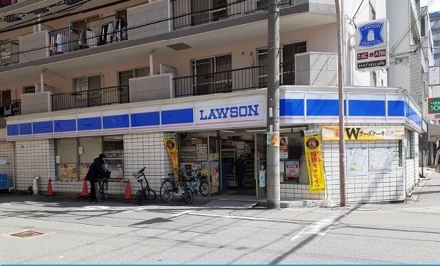 近くのコンビニまで260m（徒歩4分）