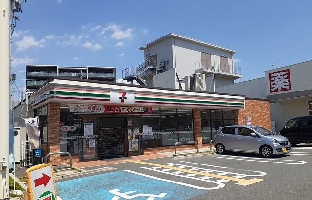 近くのコンビニまで650m（徒歩9分）