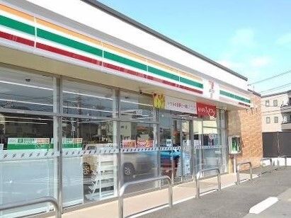 近くのセブンイレブンまで290m（徒歩4分）