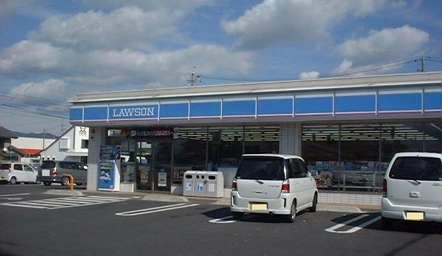 近くのコンビニまで600m（徒歩8分）