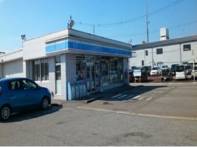 近くのローソン高岡野村北店まで650m（徒歩9分）
