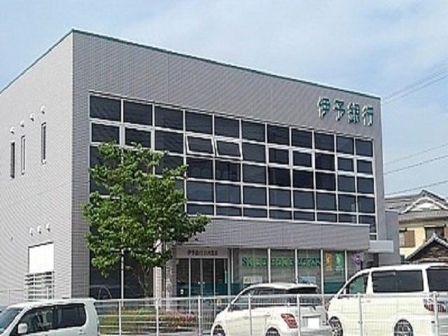 近くの銀行まで1,200m（徒歩15分）