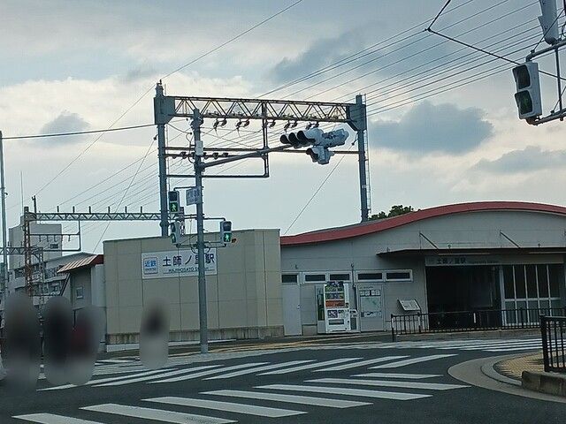 近くの駅まで842m（徒歩11分）