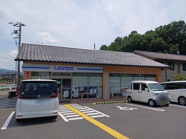 近くのローソンまで162m（徒歩3分）