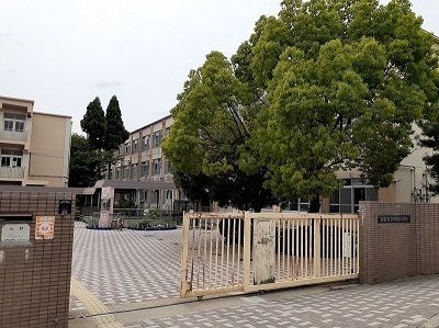 近くの京都市立　明徳小学校まで120m（徒歩2分）