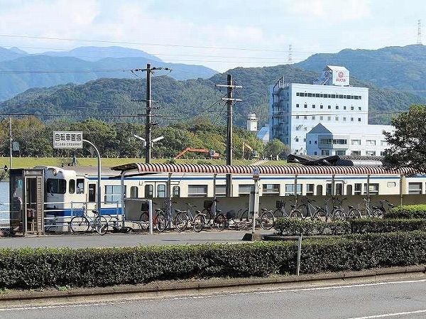 近くの鬼塚駅まで1,890m（徒歩24分）