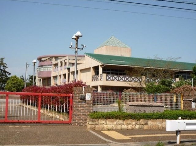 近くの小学校まで500m（徒歩7分）