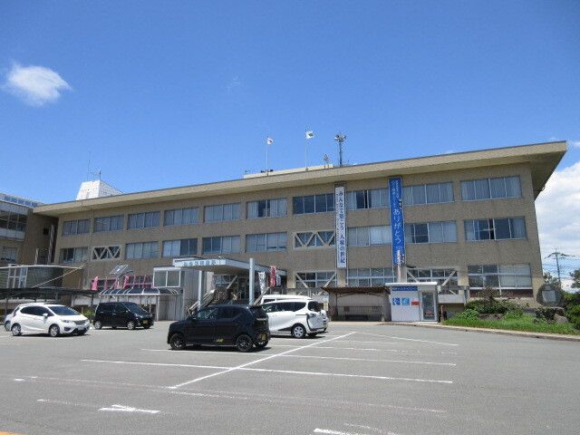 近くの役所まで754m（徒歩10分）