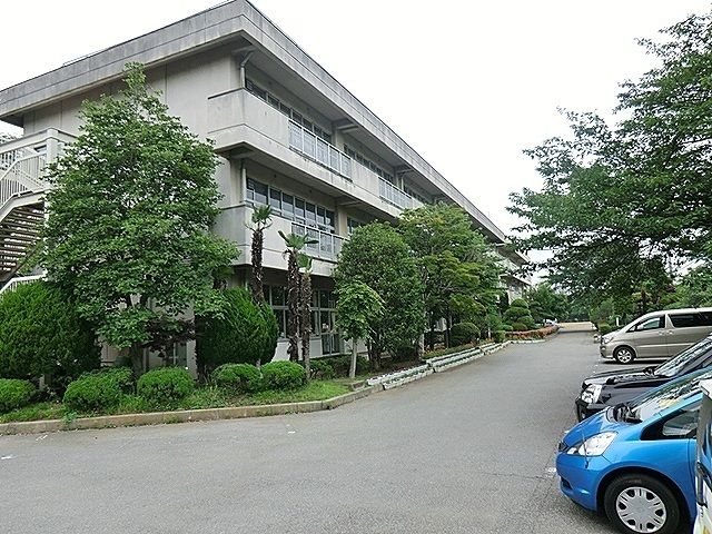 近くの野田市立岩木小学校まで400m（徒歩5分）