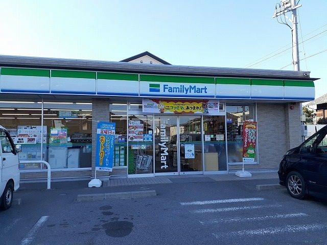 近くのコンビニまで270m（徒歩4分）