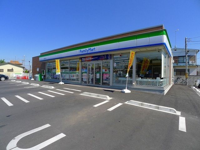 近くのコンビニまで700m（徒歩9分）