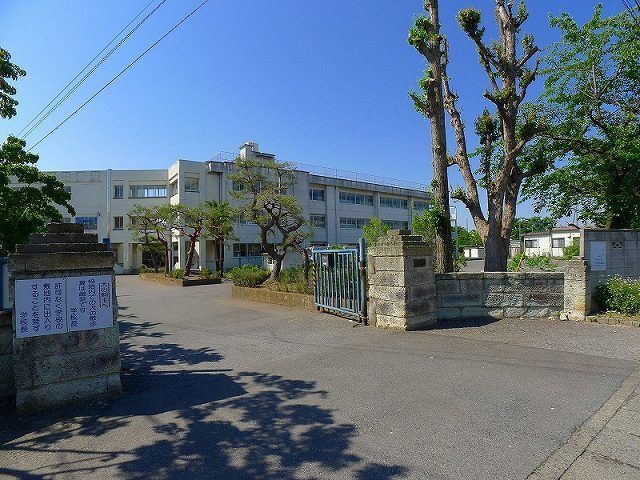 近くの小学校まで650m（徒歩9分）
