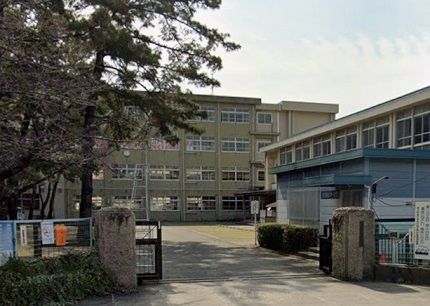 近くの小学校まで650m（徒歩9分）