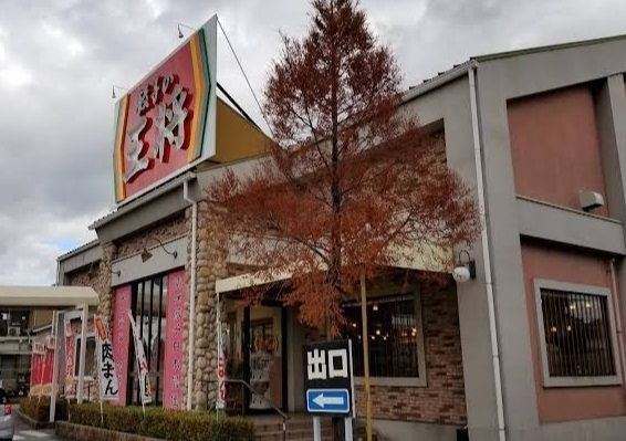 近くの飲食店まで800m（徒歩10分）