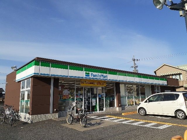 近くのファミリーマート八日市東浜店様まで1,010m（徒歩13分）