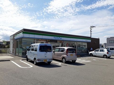 近くのコンビニまで400m（徒歩5分）