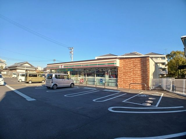 近くのセブンイレブン高知朝倉西町店まで252m(徒歩4分)