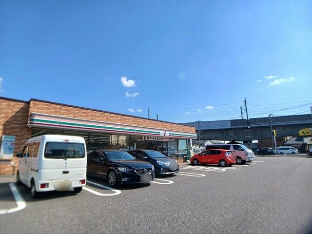 近くのセブンイレブン新和1丁目店まで443m（徒歩6分）