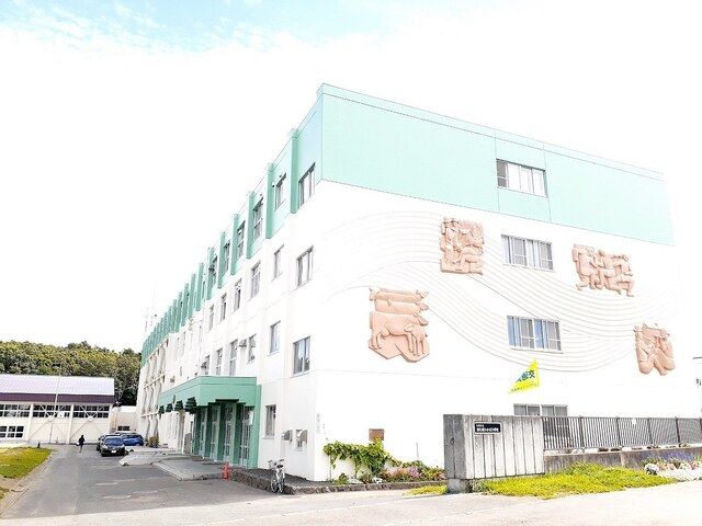 近くの新札幌わかば小学校まで1,100m（徒歩14分）
