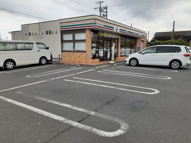 近くのコンビニまで500m（徒歩7分）