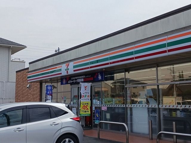 近くのコンビニまで550m（徒歩7分）