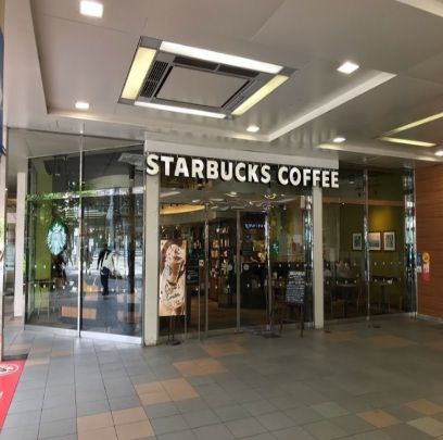 近くのスターバックスまで450m（徒歩6分）