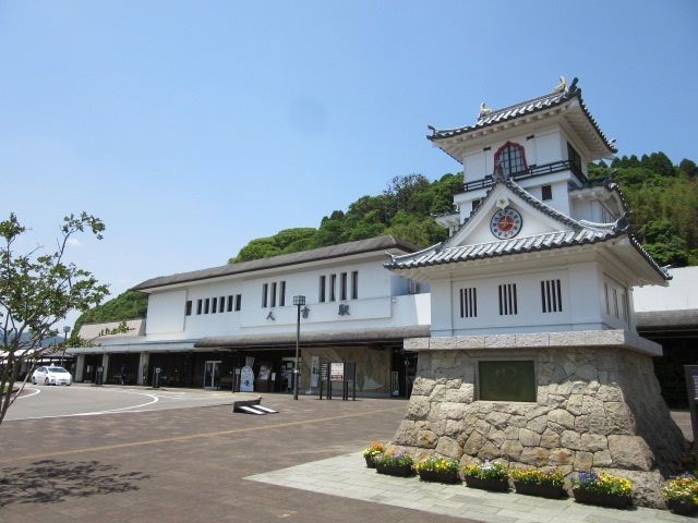 近くの人吉駅まで3,300m（徒歩42分）
