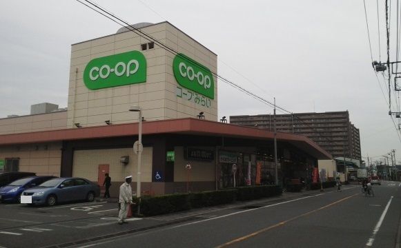 近くのスーパーまで800m（徒歩10分）