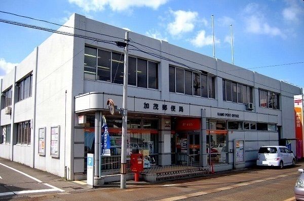 近くの加茂郵便局まで950m（徒歩12分）
