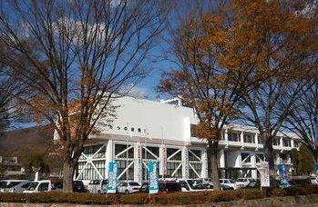 近くの市役所まで1,900m（徒歩24分）