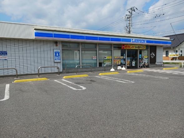 近くのローソン前橋西片貝店まで350m（徒歩5分）