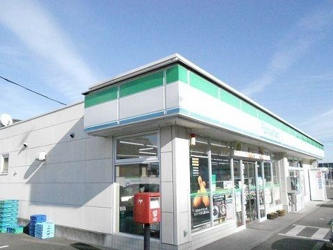近くのフォミリーマート白河中田店まで400m（徒歩5分）