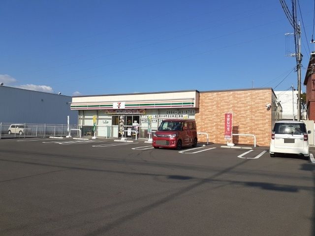 近くのセブンイレブン鹿屋共栄町店まで380m（徒歩5分）