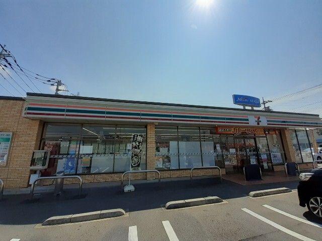 近くのセブンイレブン伊勢崎市民病院前まで450m（徒歩6分）